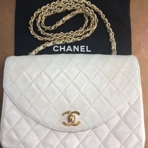 Vintage CHANEL Flap Purse